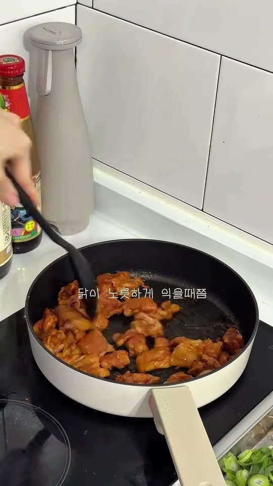 노릇하게 볶기