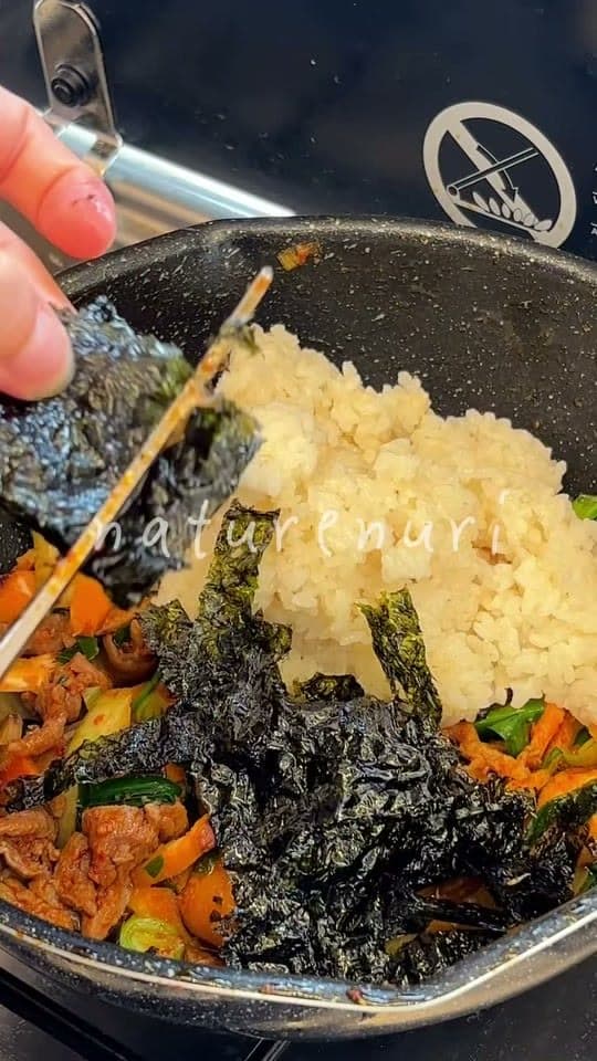 밥 넣고 김가루 마무리